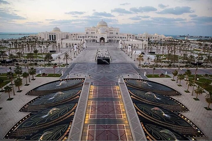 Experience the stunning architecture of Abu Dhabi featuring intricate designs and lush gardens perfect for discovering the rich culture and history of the UAE. Adventure awaits!